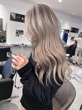 キング 枚方店(K!ng) ハイライトカラーミルクティーベージュレイヤーカット