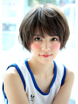 アンアミ オモテサンドウ(Un ami omotesando) 【Un ami】   ドキッとさせる　ショートボブ　（増永剛大）