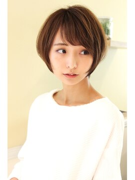 レウナ 外苑前(Reuna) ３０代４０代大人可愛いショートボブ　小顔ショート