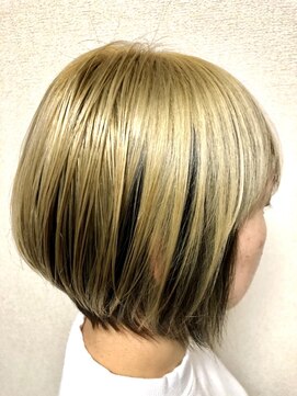 アンドエイチ(and H) ショートボブ×インナーカラー