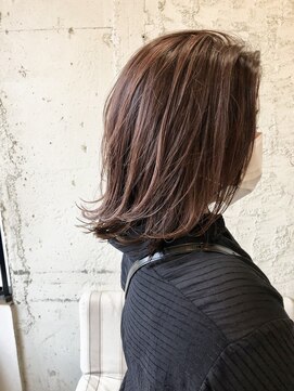 ペネロープ(Penelope) 外はねミディアムボブ/ハイライト/ピンク系 担当 夕島