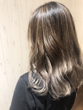 アース オーセンティック 長崎浜町店(EARTH Authentic) シルバーベージュバレイヤージュ