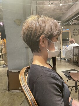 髪質改善と縮毛矯正の専門店 サンティエ(scintiller) 大人綺麗な小顔襟足スッキリショートボブ 30代40代50代