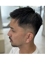 レヴィア(REVIA)&nbsp;メンズ短髪刈り上げツーブロックアップバングメンズカット