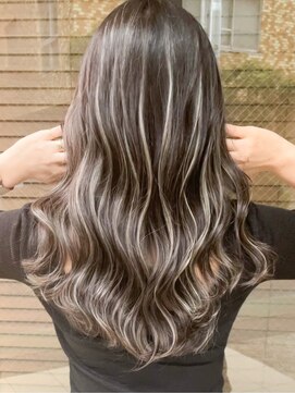 キング 梅田(K!ng) ハイライトカラーミルクティーベージュレイヤーカット