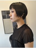 クールでシャープでエッジィなショートスタイル/暗めカラー