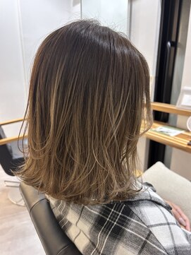 イーエム 自由通り店(e.m.) 外はねミディアム/ハイライト/バレイヤージュ