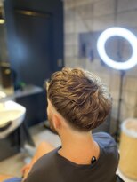 フランクスバーバー アンド ビアークラブ(FRANK'S BARBER and BEER CLUB) MEN’S HAIR/リバースセンターパート/ニュアンスパーマ