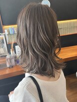 ライフビィ リフト(Lifebe Lift)&nbsp;柔らかく動きのあるミディアムレイヤースタイル