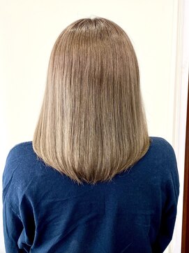 38 ミヤ(MIYA) 縮毛矯正2回とブリーチ1回繰り返したダメージヘアでももっと輝く