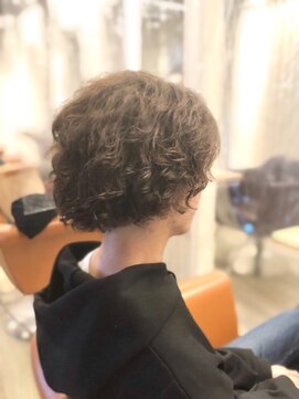 アンプリュス リアン(1+ Unplus lien) メンズツイストスパイラルパーマアッシュベージュ/ツーブロック