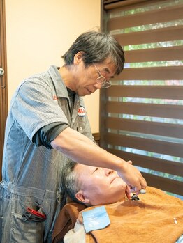 バーバー エンドウ(BARBER ENDO)の写真/【印象は変わる】眉やひげの手入れは印象を大きく左右します。細かい部分のお手入れもお任せ下さい。