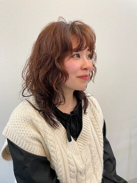 ソイ(soi) セミディ顔周りレイヤークリクリパーマスタイル/コーラルピンク