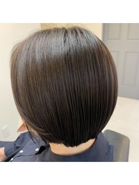 ディト(ditto) 縮毛矯正で自然なストレートへ