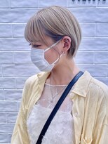 耳掛け　丸みショートボブ