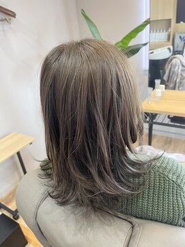 ラポーズ(La pause) 透明感のあるグレージュカラー