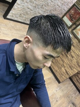 ムア(MUA) クロップ　フェード　ショートスタイル