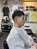 メリケンバーバーショップ フクオカ(MERICAN BARBERSHOP FUK)&nbsp;波巻き束感ショートツーブロックマッシュアップバングコンマヘア