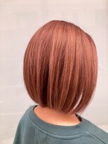 ウタシロイロ(uta shiroiro) 前下がりボブ