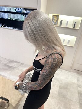 リア 近鉄八尾店(Lia) ホワイトシルバー