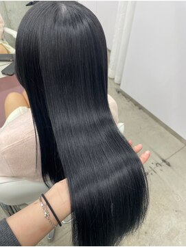 エヌアイ オモテサンドウ(ni omotesando) ブルーブラック/ツヤツヤ黒髪ロングヘア/髪質改善 上野