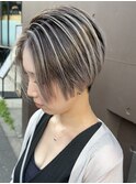 ショートヘアショートボブ白髪ぼかしハイライトカラーボブ
