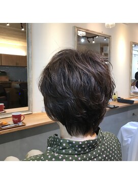 クローバー(clover) ふんわりパーマのショートスタイル