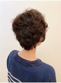 大人カジュアルに仕上げるショートレイヤーのパーマスタイル☆