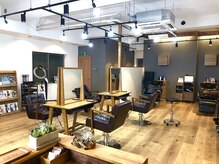 アクロ ヘアー ステージ(ACRO hair stage)の雰囲気（西海岸のカフェをイメージした店内）