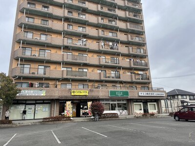 広々した駐車場完備◎大きなお車もok!!美容室前にお停め下さい。