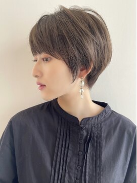 イヴォークトーキョーオーサカ(EVOKE TOKYO osaka) おしゃれショート 似合わせカット 耳かけ ナチュラル 暗髪
