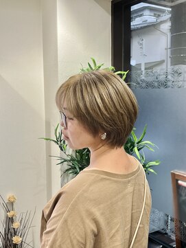 庵 ヘアー(hair) マッシュショート×シルバーベージュ×脱白髪染め（永井）