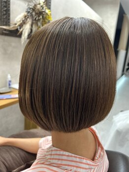 フラワーバイ ビーガーデン(FLOWER by B.GARDEN)の写真/気になる髪のお悩みにも親身に相談に乗ります♪あなたにぴったりのグレイカラーが見つかること間違いなし◎