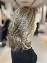 ステア ケース(stair case)&nbsp;脱白髪染め系ハイライト その後のメンテナンス