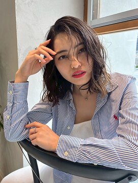 ウィタ(wita.) ミディアムレイヤーカット/顔まわりカット/シアーグレージュ