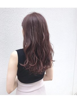 ピンクベージュ