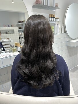 ロング_コテ巻き風パーマ_オリーブ