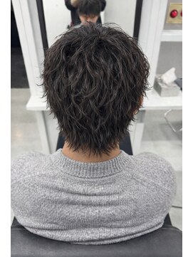 渋谷メンズサロンで人気 えりあし長めナチュラルウルフ