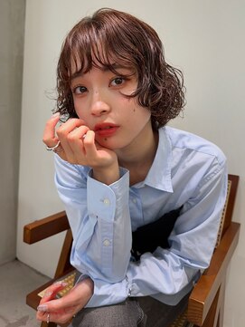 ホロ(hollo) ウェーブパーマウルフレイヤーカットボブパーマ