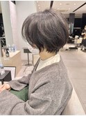 軽めショートボブレイヤーカットくびれ
