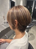 ユウシヘアー(Yushi Hair) ばっさりショートにハイライトカラー。