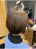 ショートボブ×オリーブベージュ