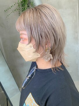 テトヘアー(teto hair) ウルフカット、ミルクティーベージュ、ブリーチカラー