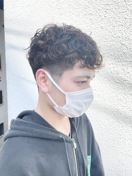 ネオリーブカフ 鶴ヶ峰店(Neolive caff) メンズ スペインカール フェード 刈り上げ