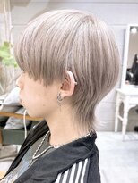 デイズ(days)&nbsp;シルバーカラーツーブロックマッシュ　ウルフカット