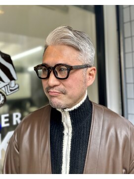 バーバーミキ(BARBER MIKI) 大人/サイドパート/フェード/白髪ぼかし