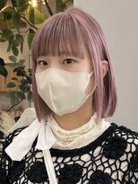 アム(am)&nbsp;グレージュ切りっぱなしボブ前髪ありミニボブミルクティベージュ