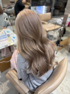 サンク 原宿 表参道(cinq) 切りっぱなしボブヘーゼルグレージュミディアムレイヤー