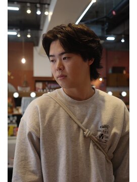 エディ(Edy) センターパートニュアンスパーマウルフカット韓国ヘア眉毛カット