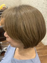 カミイロキレイ 艶感ベージュの丸みショートボブ